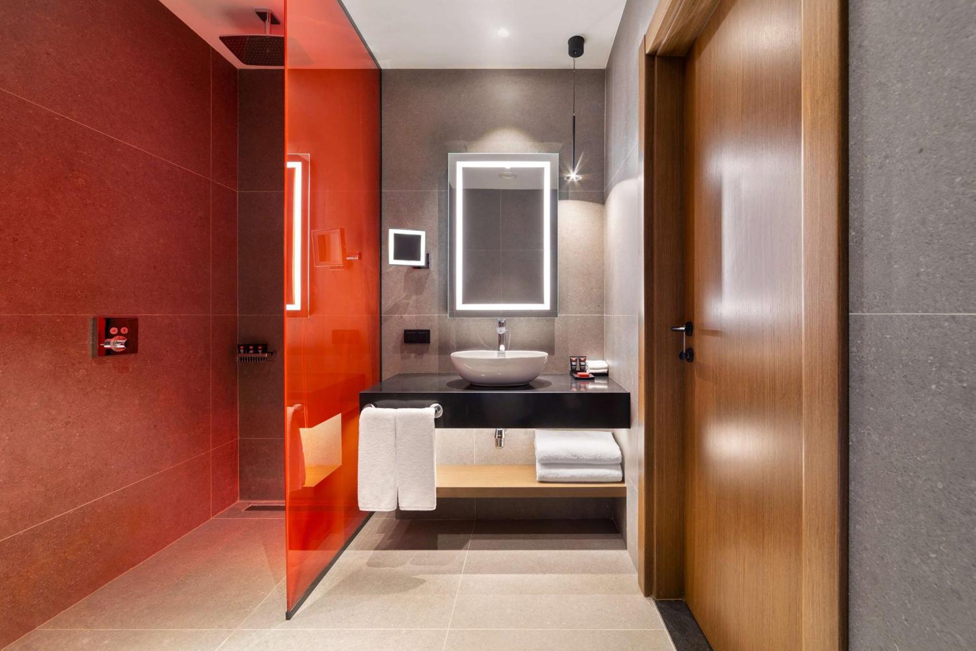 Отель Radisson Red Тбилиси Экстерьер фото