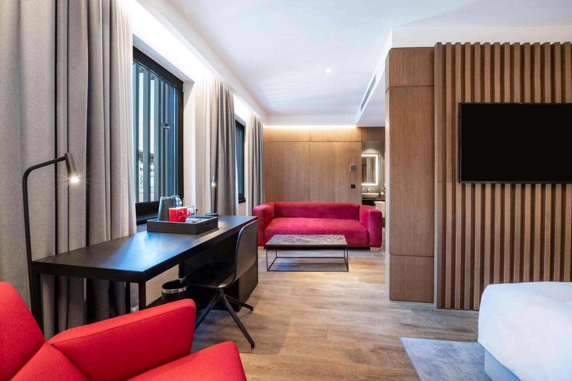 Отель Radisson Red Тбилиси Экстерьер фото